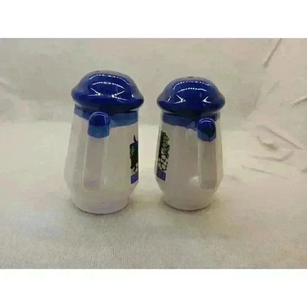 VintageMissouri Souvenir Salt and Pepper Shakers Cabin Floral Collectable Decor